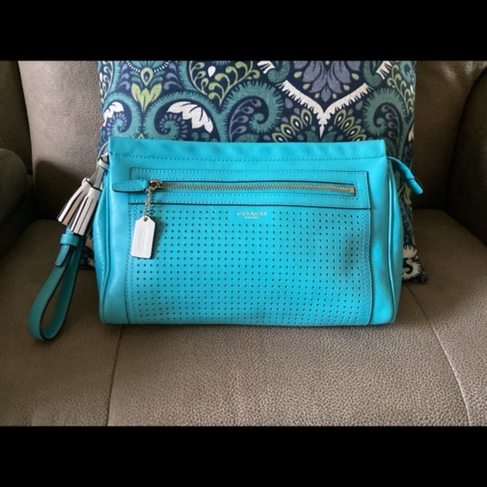 Coach clutch/wristlet (EUC)